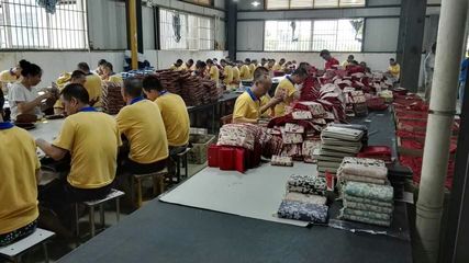 箱包皮具加工-新款樹皮RFID充電錢包歐美電源單拉包外貿(mào)手拿包拉鏈包生產(chǎn)訂制-箱.